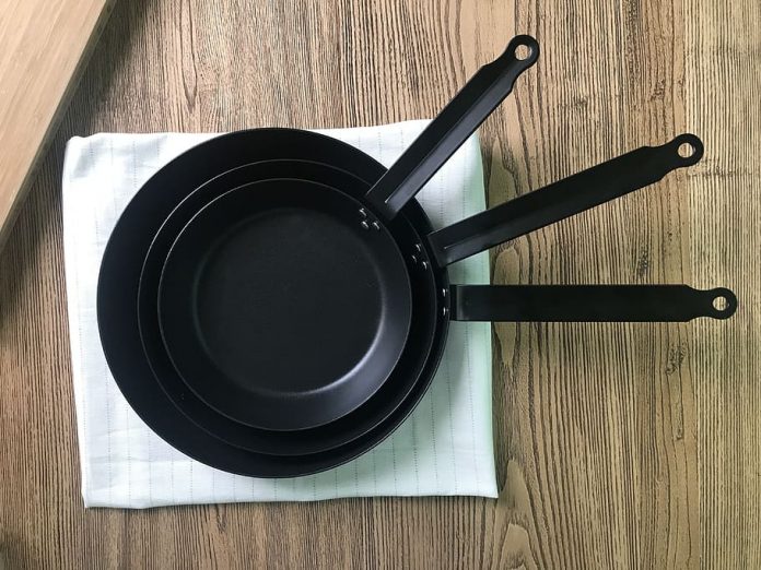 How to Clean Stainless Steel Pans