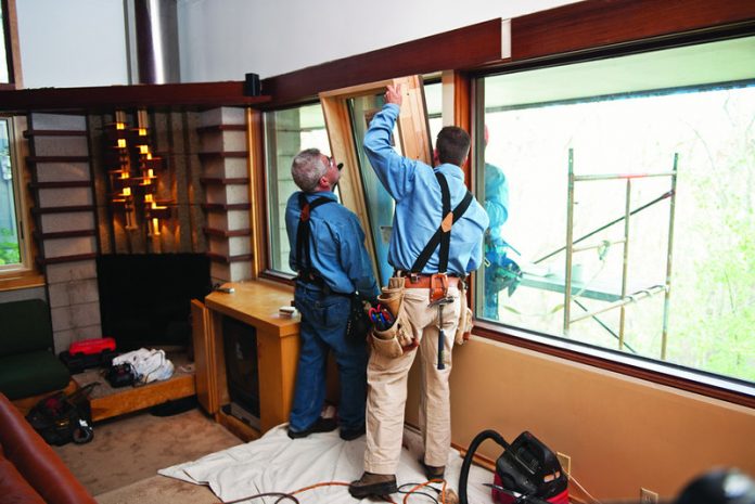 difference between single and double hung windows